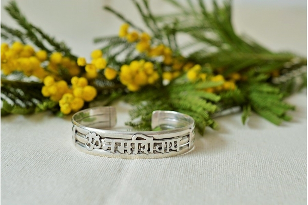 Bracelet Om namah shivaya en argent