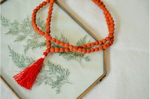 Red rudraksha mala