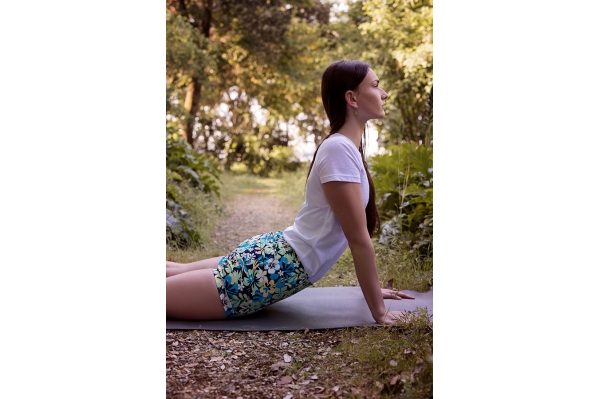 Yoga short blue flowers 