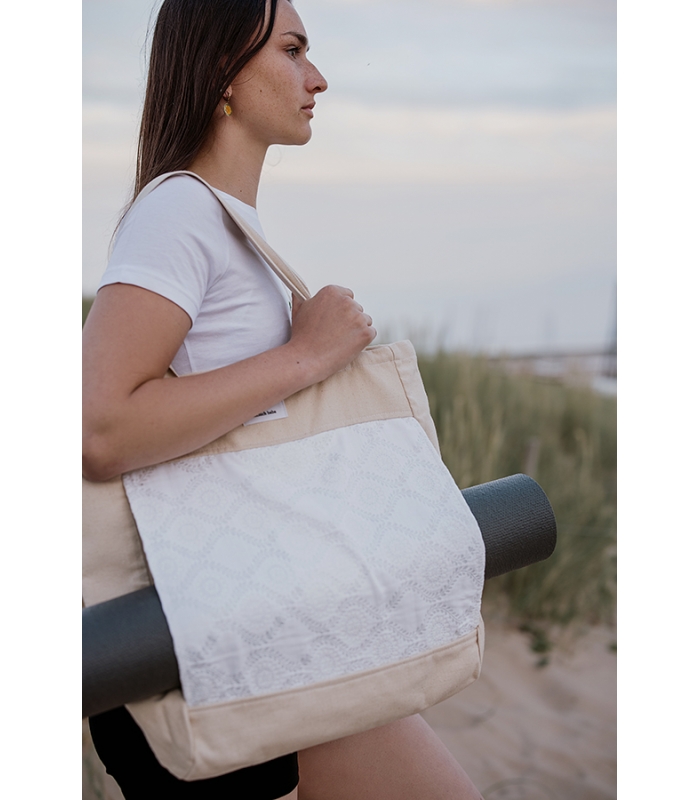 Sac de yoga Lena, le sac idéal qui permet de tout apporter.