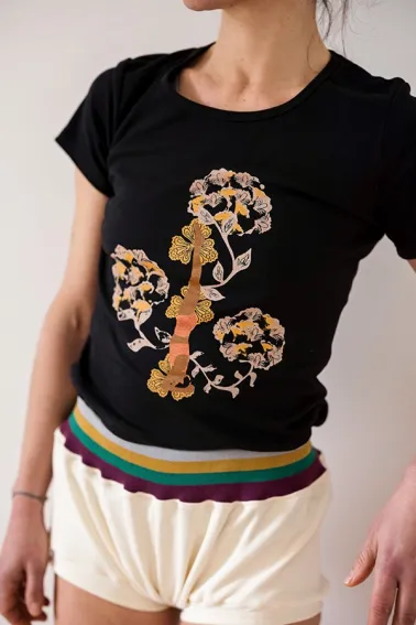 Sirsasana Yoga T-Shirt – Linocut-Inspired