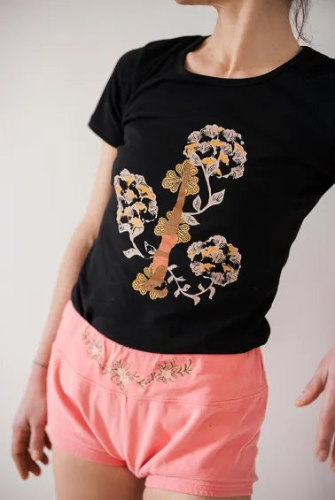 Sirsasana Yoga T-Shirt – Linocut-Inspired