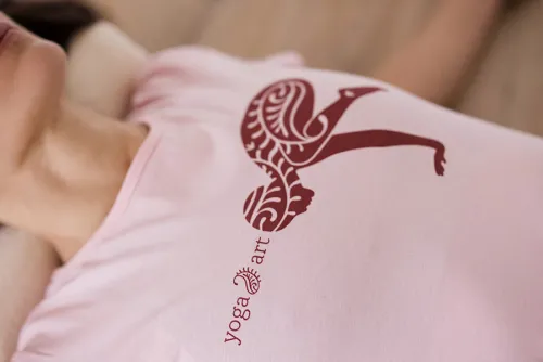 t-shirt bakasana