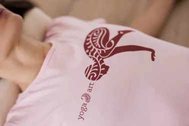 t-shirt bakasana