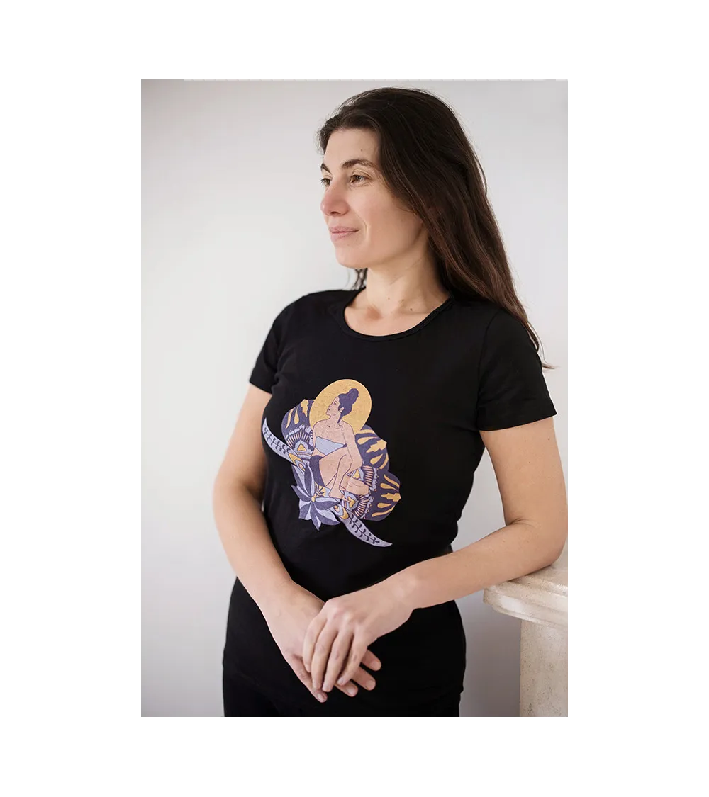 t-shirt Marichyasana