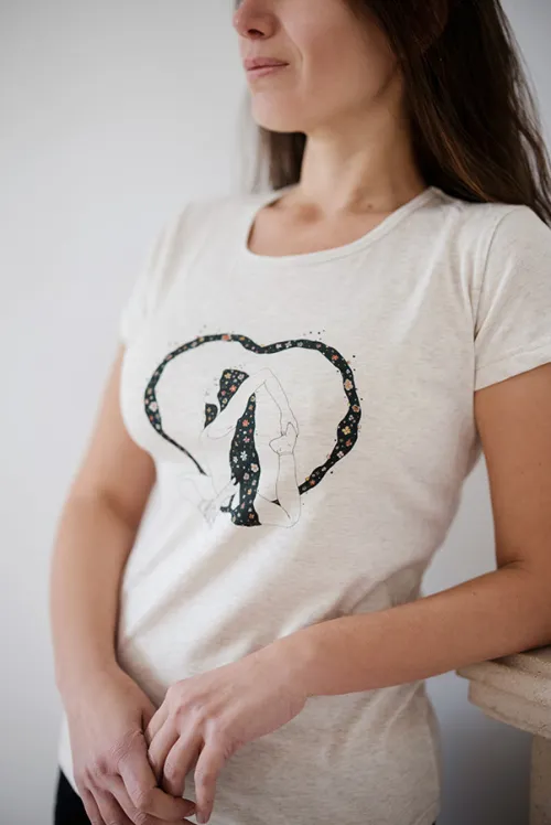 t-shirt Rajakapotasana