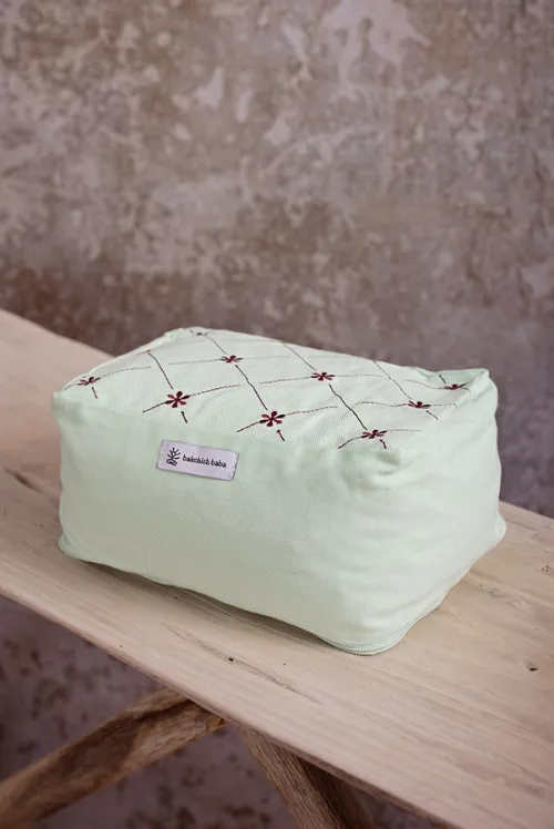 Coussin de méditation brodé