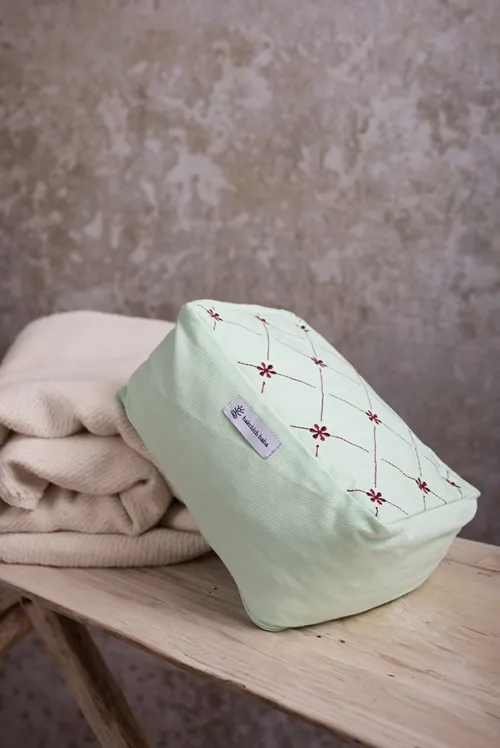 Coussin de méditation brodé
