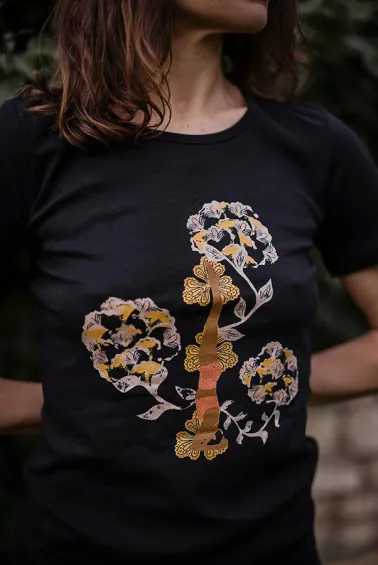 Sirsasana Yoga T-Shirt – Linocut-Inspired