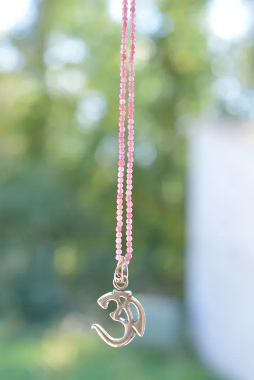 Collier en pierres semi-précieuses.