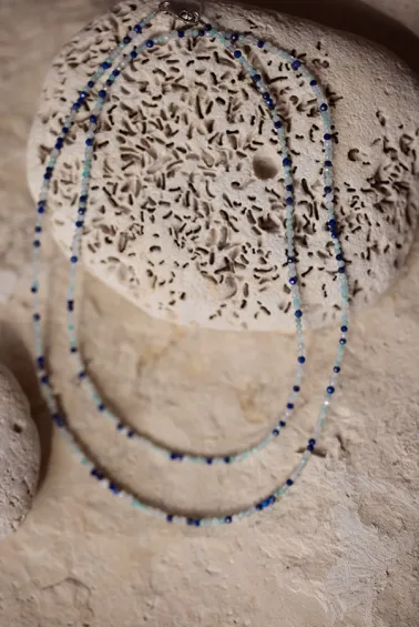 Collier en pierres semi-précieuses.