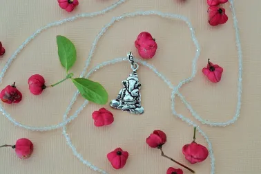 Collier en pierres semi-précieuses.