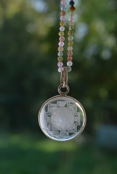 Collier en pierres semi-précieuses.