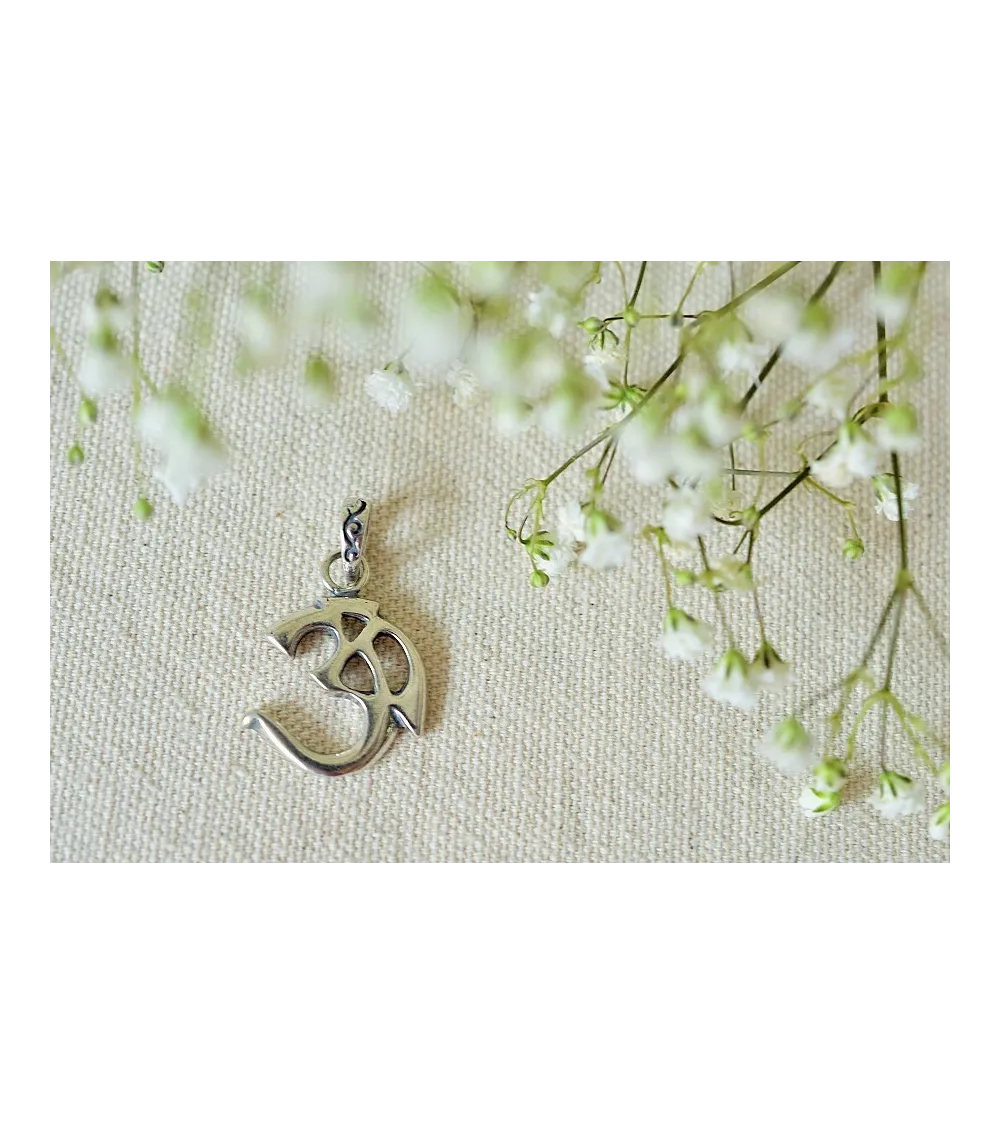 Péndentif Om en argent