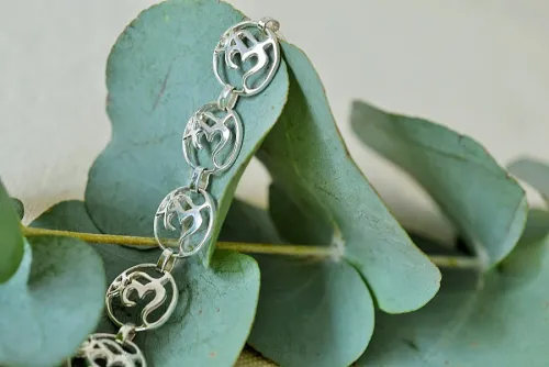 Bracelet Om en argent