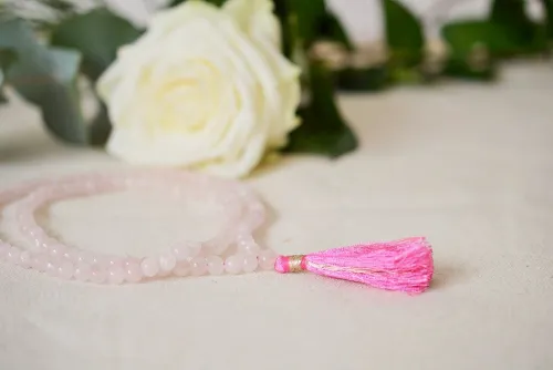 Mala en quartz rose.