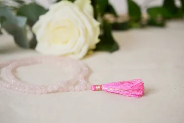 Mala en quartz rose.
