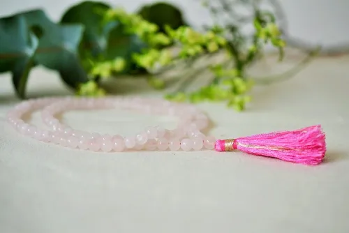 Mala en quartz rose.