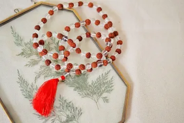 Mala rudraksha et cristal de roche