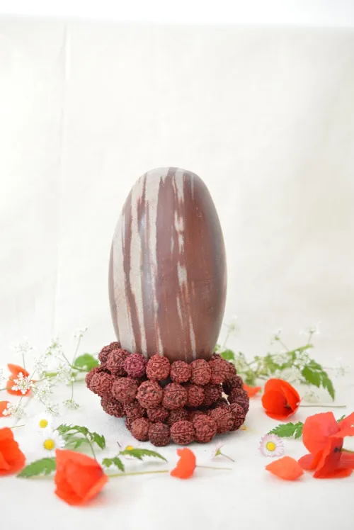 Shiva Lingam grande taille avec Mala Rudraksha