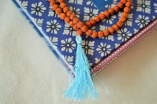 Mala rudraksha bleu