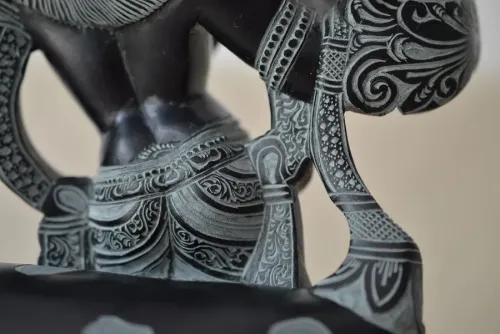 Grande sculpture de Krishna.