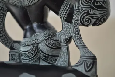 Grande sculpture de Krishna.