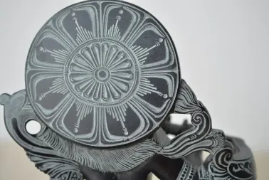 Grande sculpture de Krishna.