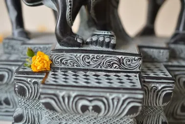 Grande sculpture de Krishna.