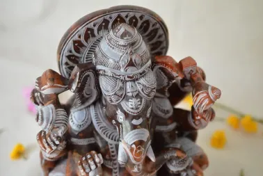 Grande sculpture de Ganesh.