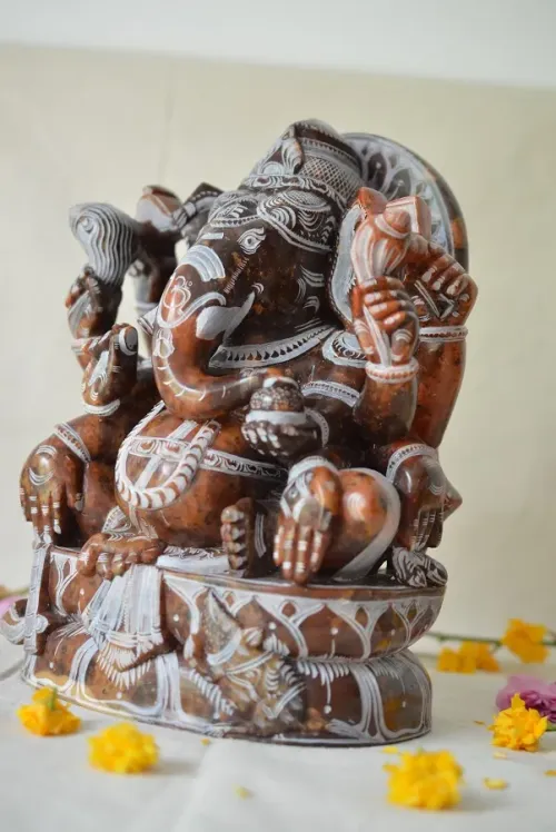 Grande sculpture de Ganesh.