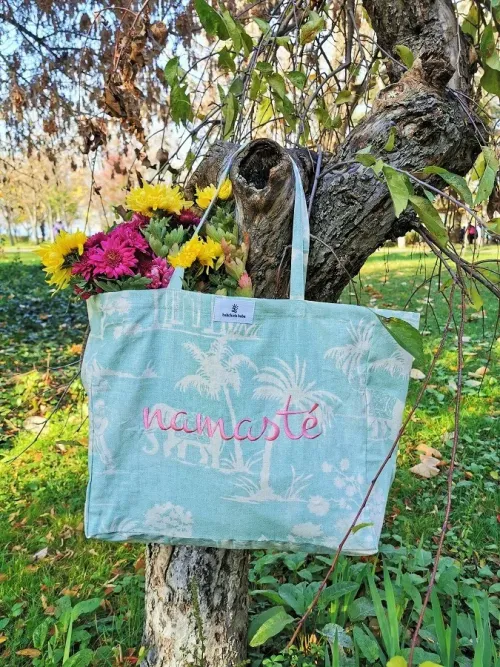 Grand sac cabas en lin brodé Namasté.