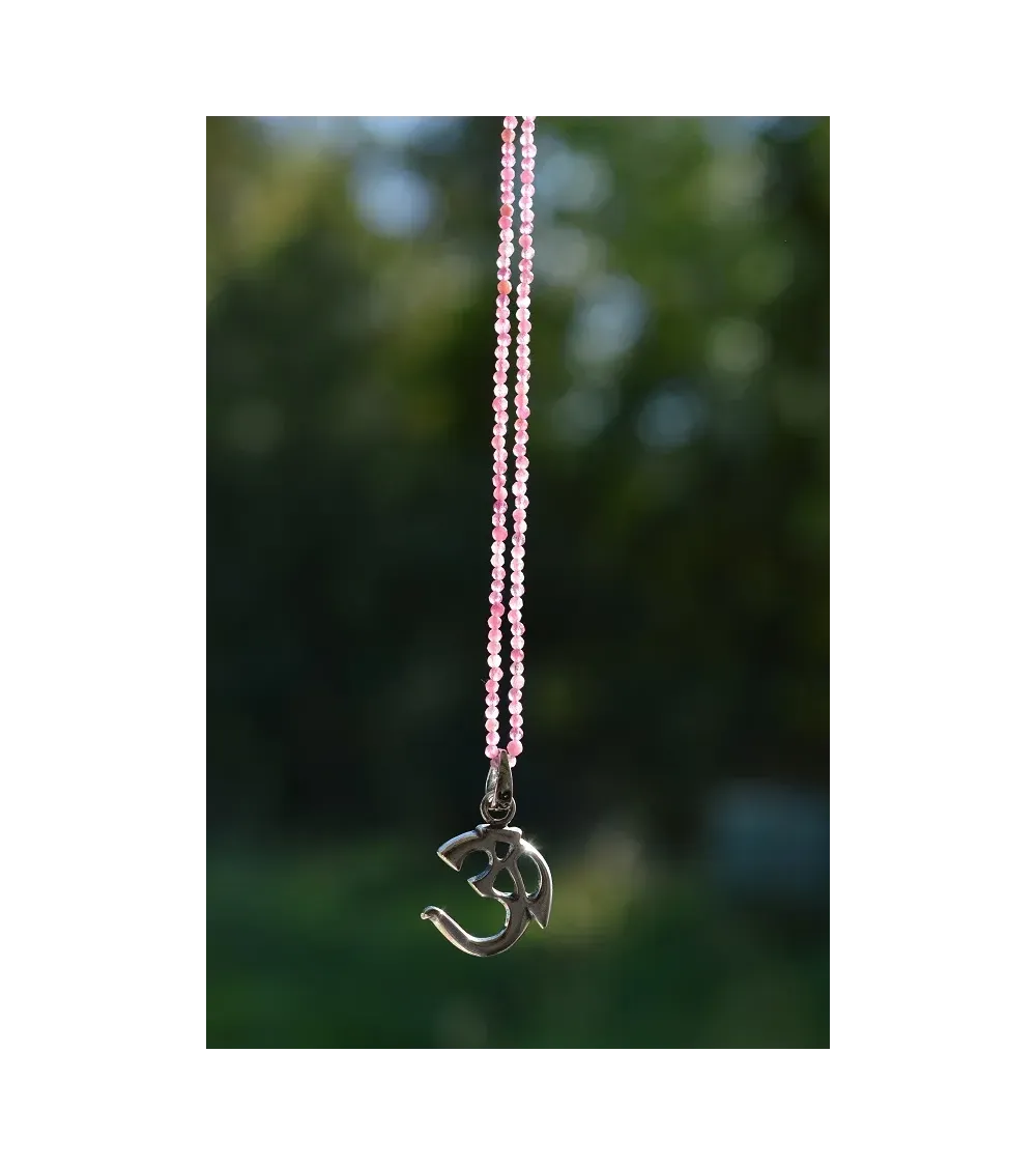 Collier en pierres semi-précieuses.