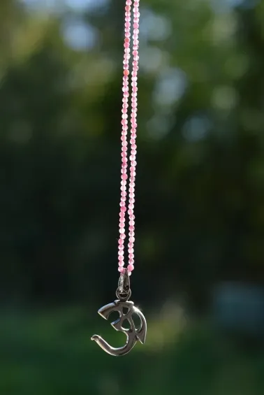 Collier en pierres semi-précieuses.