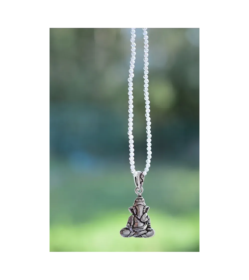 Collier en pierres semi-précieuses.