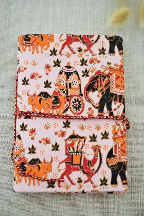 Carnet indien Om en papier recyclé.